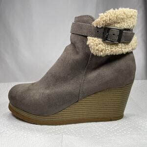 Size 6M Tony Little Cheeks Womens Ankle Boots, Faux Suede, Side Zipper, Gray